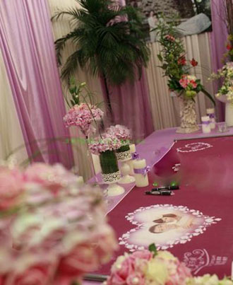 婚礼花艺：神秘浪漫紫色鲜花婚礼布置