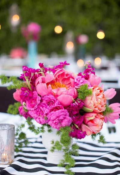 20款最适合春季的婚礼桌花 打造婚宴春日氛围