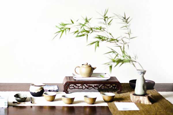 茶艺中的艺术插花花材、花器选择及插花的形式
